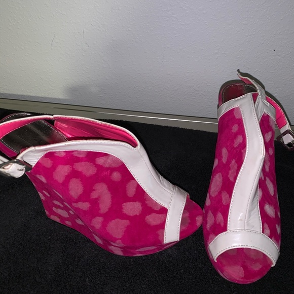 Shoes - Picture 7 of 8